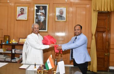 Accountant General paid a courtesy call on His Excellency at Raj Bhavan.