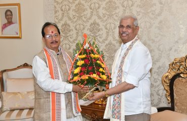 श्री विजय कुमार सिन्हा ने महामहिम से शिष्टाचार मुलाकात की।