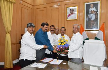 महामहिम से बिहार चैंबर ऑफ कॉमर्स एंड इंडस्ट्रीज का एक प्रतिनिधिमंडल मिला।