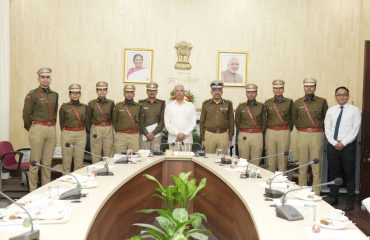 भारतीय पुलिस सेवा के प्रशिक्षु अधिकारियों ने महामहिम से मुलाकात की।