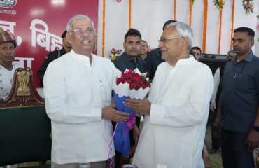 महामहिम माननीय मुख्यमंत्री श्री नीतीश कुमार से मिले।