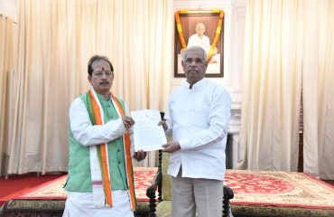 श्री विजय कुमार सिन्हा ने महामहिम से मुलाकात की।