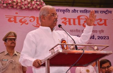 कार्यक्रम को संबोधित करते हुए महामहिम।
