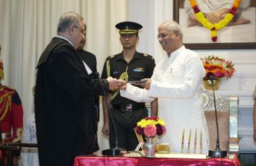 His Excellency congratulated Honorable The Chief Justice Shri Krishnan Vinod Chandran after the oath.