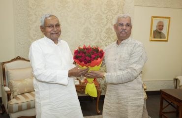 माननीय मुख्यमंत्री ने महामहिम से शिष्टाचार मुलाकात की।