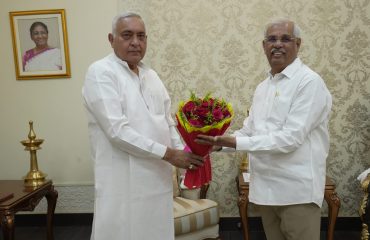 बिहार विधान परिषद के माननीय अध्यक्ष ने महामहिम से शिष्टाचार मुलाकात की।