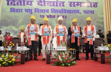 कार्यक्रम में महामहिम ने पत्रिका का विमोचन किया।