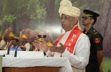 His Excellency addressing the students at the ceremony.