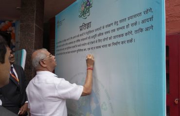 His Excellency signing the pledge.