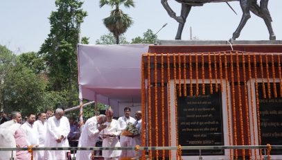 His Excellency bowed to the statue of Maharana Pratap.