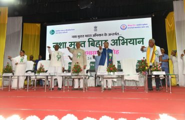 His Excellency taking collective oath for Nasha Mukht Bihar Abhiyaan.