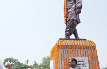 महामहिम डॉ अनुग्रह नारायण सिंह को नमन किया।