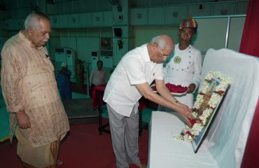 His Excellency bowed to Bharat Mata before starting the program.