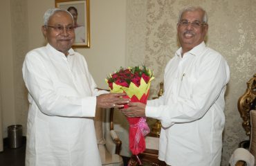 माननीय मुख्यमंत्री जी ने महामहिम से शिष्टाचार भेंट की।
