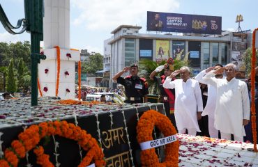 कारगिल विजय दिवस के मौके पर महामहिम ने शहीदों को श्रद्धांजलि दी.