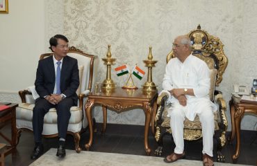 वियतनाम के 19 सदस्यीय प्रतिनिधिमंडल ने महामहिम से मुलाकात की।