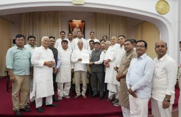 बिहार के जिला केंद्रीय सहकारी बैंकों के नवनिर्वाचित अध्यक्षों के एक प्रतिनिधिमंडल ने महामहिम से शिष्टाचार मुलाकात की।