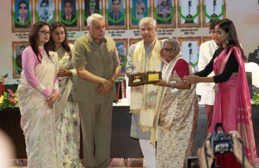 His Excellency presenting memento to the wifes of martyrs