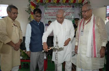 माननीय राज्यपाल ने दीप प्रज्वलन द्वारा कार्यक्रम का उद्घाटन किया।