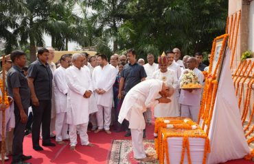 गांधी जयंती के अवसर पर माननीय राज्यपाल ने गांधी मैदान में महात्मा गांधी की प्रतिमा पर माल्यार्पण किया।