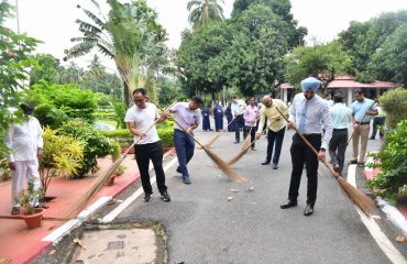 Officials and Employees of Raj Bhavan participated in the special cleanliness campaign.