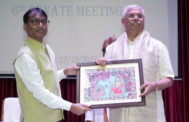 कार्यक्रम में माननीय राज्यपाल का स्वागत किया गया।