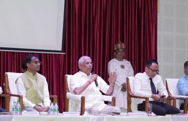 कार्यक्रम में माननीय राज्यपाल।