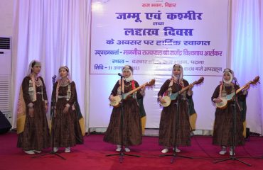 Folk song of Ladakh was sung by native Ladakhi girls.