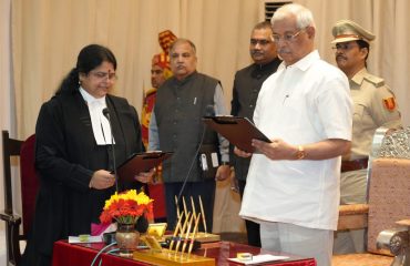 Honorable Governor administered the oath of Honorable Justice Gunnu Anupama Chakravarthy.