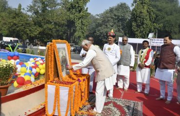 Honorable Governor bowed to Desh Ratn Dr. Rajendra Prasad on the occasion of his birth anniversary.
