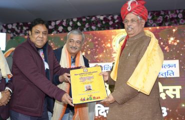 Honorable Governor being welcomed at the event.
