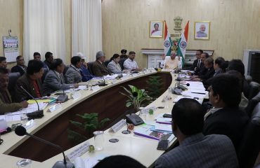माननीय राज्यपाल ने विश्वविद्यालयों में खेल से संबंधित बैठक की अध्यक्षता की।