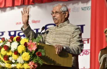 Honorable Governor addressing the people at the event. (2)