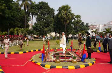 माननीय राज्यपाल ने परेड का अवलोकन किया।
