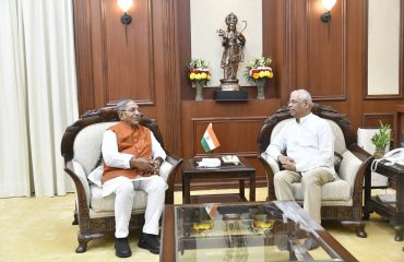विधान सभा अध्यक्ष ने माननीय राज्यपाल से शिष्टाचार भेंट की।