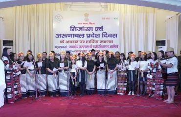 कार्यक्रम में सांस्कृतिक गीत प्रस्तुत किया गया।