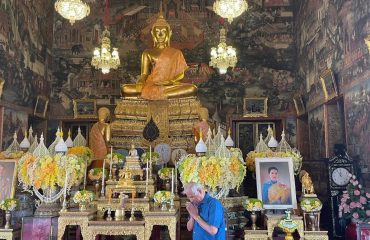 Honorable Governor visited the temples of Bangkok, Thailand.