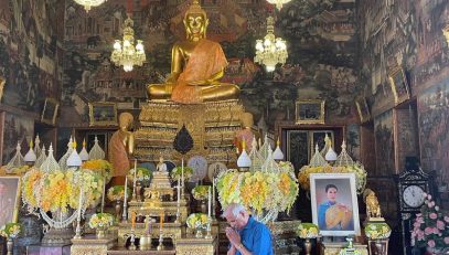 Honorable Governor visited the temples of Bangkok, Thailand.
