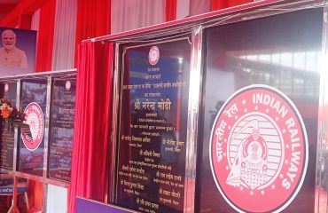 कार्यक्रम में रेलवे की विभिन्न परियोजनाओं का उद्घाटन किया गया।