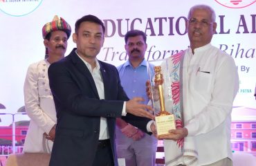 कार्यक्रम में माननीय राज्यपाल का स्वागत किया गया।