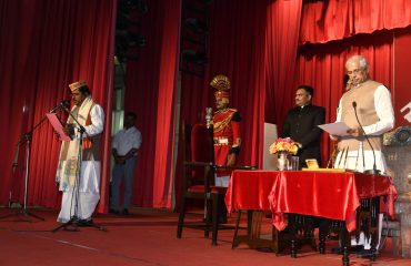 माननीय राज्यपाल ने माननीय मंत्रियों को पद एवं गोपनीयता की शपथ दिलाई।