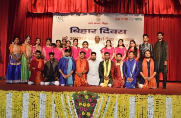 प्रतिभागियों के साथ माननीय राज्यपाल