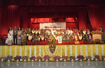प्रतिभागियों के साथ माननीय राज्यपाल।
