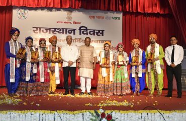 Honorable Governor with participants.