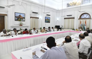 माननीय राज्यपाल ने कुलपतियों के साथ बैठक की अध्यक्षता की।