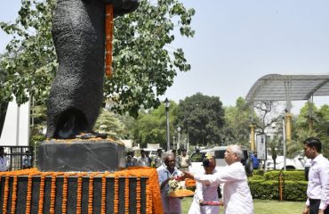 Honorable Governor bowed to Emperor Ashoka on the occasion of his birth anniversary.