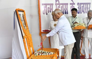 Honorable Governor bowed to Late Vinodanand Jha on the occasion of his birth anniversary.