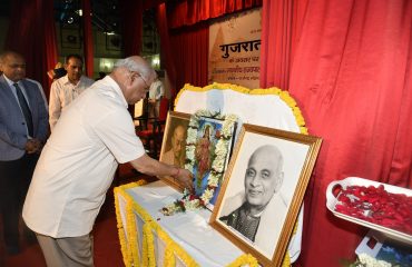 Honorable Governor garlanding the image of Bharat Mata.