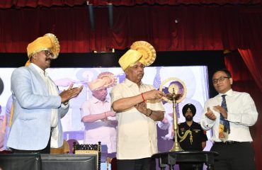 माननीय राज्यपाल दीप प्रज्वलन द्वारा कार्यक्रम का उद्घाटन करते हुए।