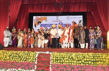 प्रतिभागियों के साथ माननीय राज्यपाल।